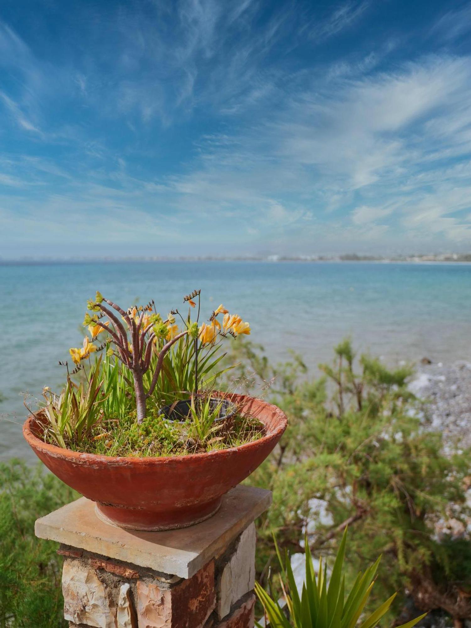 Verga Beachfront House By "Elite" Kalamata Bagian luar foto