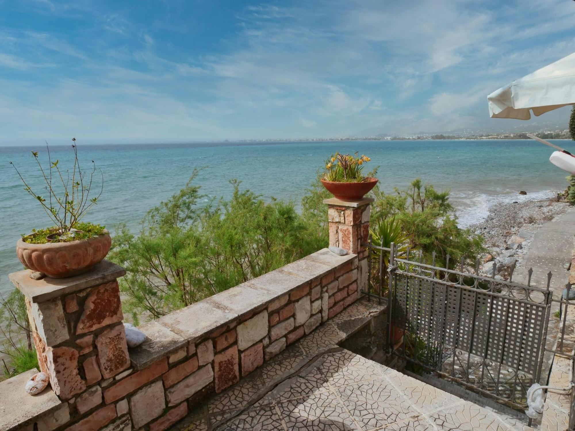 Verga Beachfront House By "Elite" Kalamata Bagian luar foto