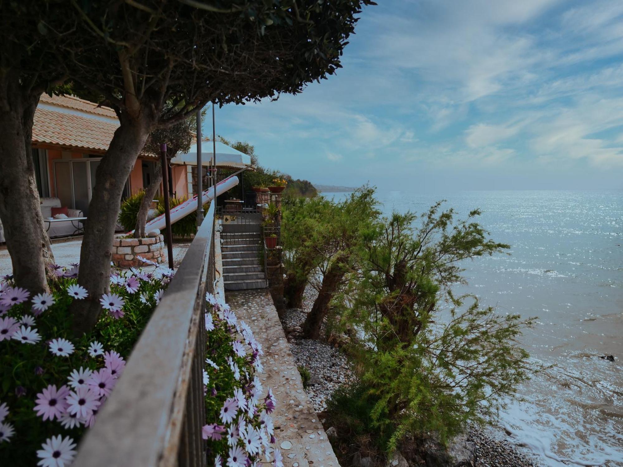 Verga Beachfront House By "Elite" Kalamata Bagian luar foto