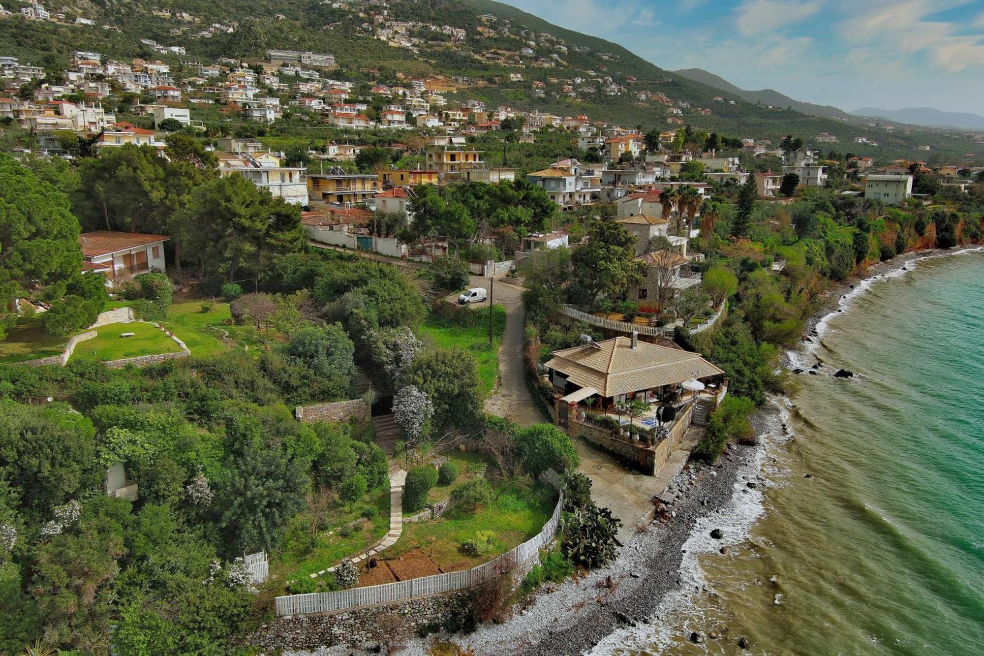 Verga Beachfront House By "Elite" Kalamata Bagian luar foto